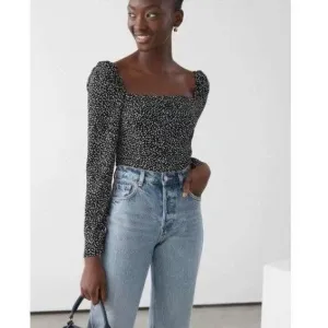 ELEGANT SQUARE COLLAR SLIM TOP