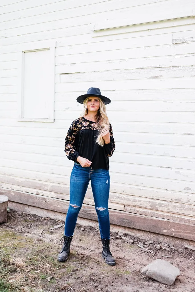 LIVING FREE BEAUTY - Original Carefree Feeling Embroidered Blouse